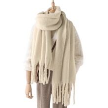 Carica l'immagine nel visualizzatore di Gallery, Sciarpa da donna Cozy Elegance -Bianco latte - Ozerty