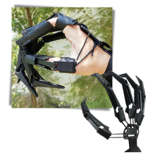 Carica l&#39;immagine nel visualizzatore di Gallery, Guanto finto con mani di scheletro
