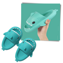 Carica l&#39;immagine nel visualizzatore di Gallery, Pantofole da spiaggia con squalo - Ozerty
