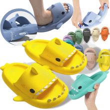 Carica l&#39;immagine nel visualizzatore di Gallery, Pantofole da spiaggia con squalo - Ozerty
