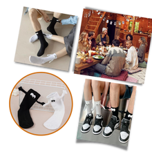 Carica l&#39;immagine nel visualizzatore di Gallery, Divertenti calzini con mani magnetiche - Ozerty
