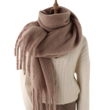 Carica l&#39;immagine nel visualizzatore di Gallery, Sciarpa da donna Cozy Elegance -Caffè - Ozerty
