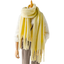 Carica l&#39;immagine nel visualizzatore di Gallery, Sciarpa da donna Cozy Elegance -Giallo d&#39;oca - Ozerty
